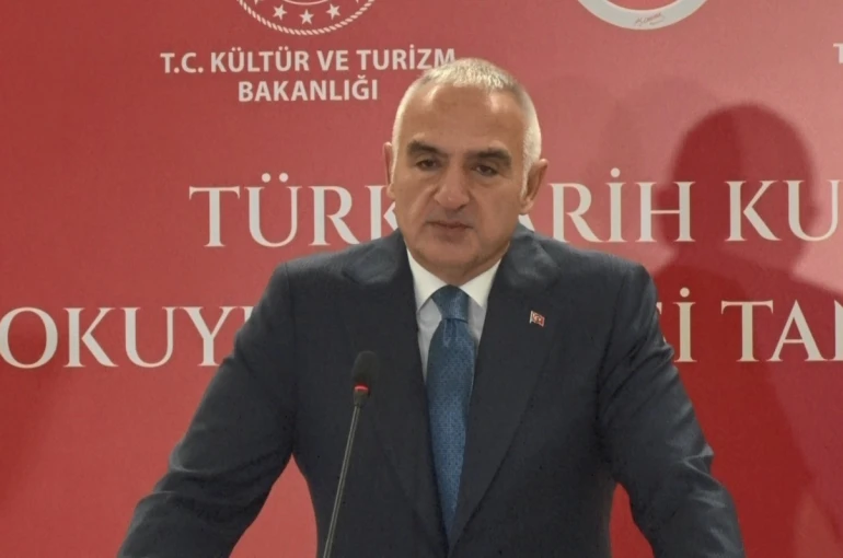 Bakan Ersoy: "Genel Okuyucu Dizisi’ ile başlatılan 100 kitaplık proje, özellikle gençlerin ‘tarih sıkıcı ve anlaşılmazdır’ algısını kıracak"