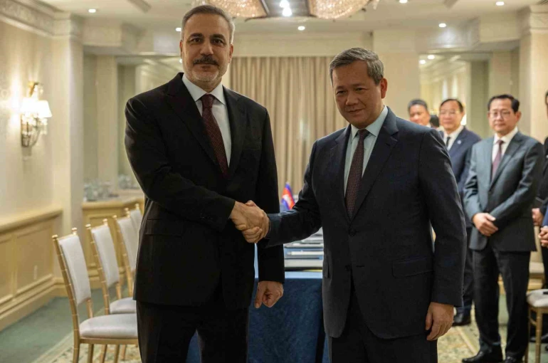 Bakan Fidan, Kamboçya Başbakanı Hun Manet ile bir araya geldi 