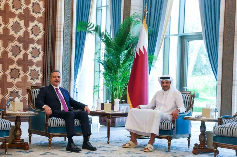 Bakan Fidan, Katar Emiri Şeyh Tamim bin Hamad Al Thani tarafından kabul edildi 