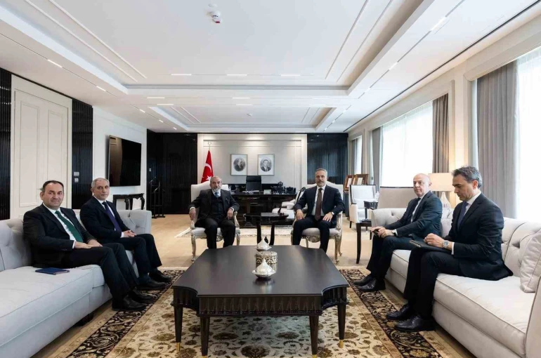 Bakan Fidan, KİB Genel Sekreteri Bahaddin’i kabul etti 