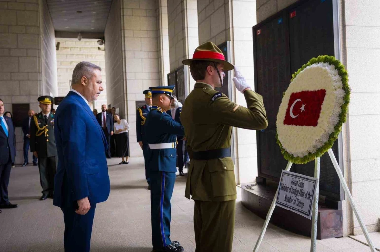 Bakan Fidan, Kore Savaşı Anıtı’nı ziyaret etti 