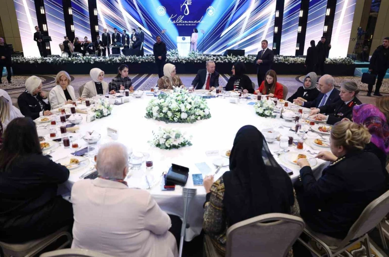 Bakan Göktaş: "Genç kızlarımızın önünü açmayı Türkiye Yüzyılı beşeri sermayesini güçlendiren stratejik bir adım olarak görüyoruz"