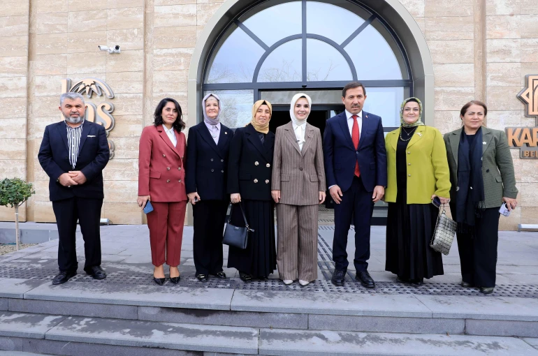 Bakan Göktaş Hoşkubbe Millet Kütüphanesini ziyaret etti