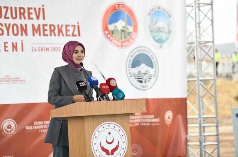 Bakan Göktaş: "Toplumun kökleri, büyüklerine gösterdiği hürmetle güçlenir" 