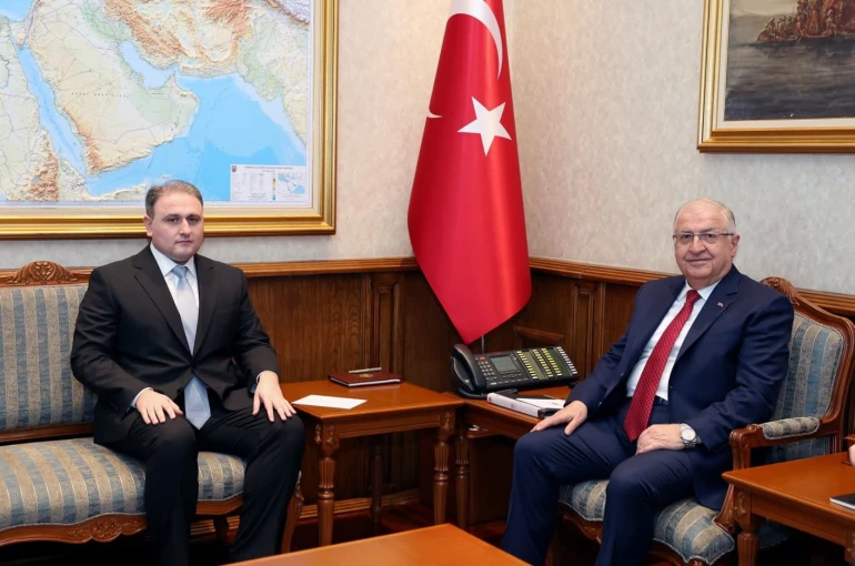 Bakan Güler, Azerbaycan Savunma Sanayii Bakanı Mustafayev ile görüştü 