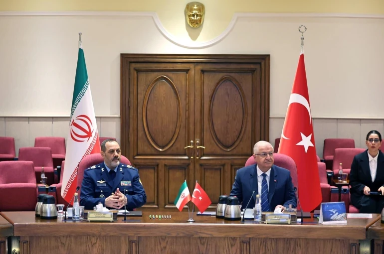Bakan Güler, İran Savunma ve Silahlı Kuvvetler Lojistik Bakanı Nasirzade ile bir araya geldi 