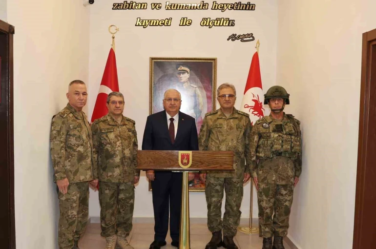 Bakan Güler, Kara Kuvvetleri Komutanlığının Eğitim ve Faaliyet Yılı Açılış Töreni’ne katılmak üzere Konya’ya gitti