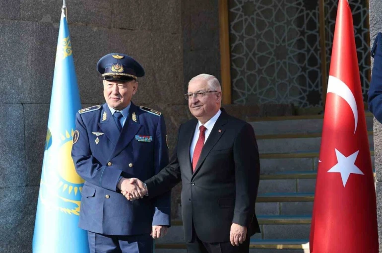 Bakan Güler, Kazakistan’ın Savunma Bakanı Dauren Kosanov ile görüştü 