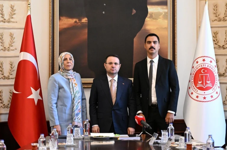 Bakan Gürlek: "Bu cinayeti çözmek boynumuzun borcu"