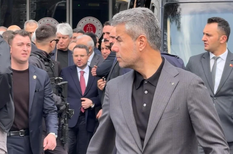 Bakan Gürlek’ten Diyarbakır Adliyesi ve siyasi partilere ziyaret 