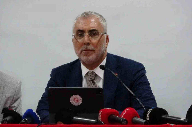 Bakan Işıkhan: "20 çeyrektir kesintisiz büyüme başarımızı sürdürdük" 