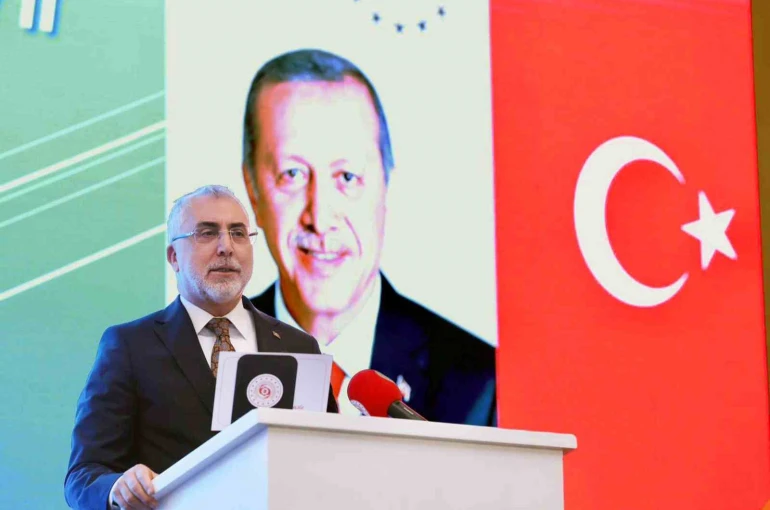 Bakan Işıkhan: "Sendikalarımız bizim en önemli çözüm ortaklarımız arasındadır" 