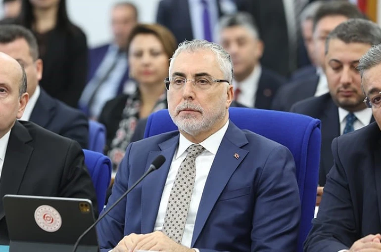 Bakan Işıkhan: "SGK’ya borçlu olan ilk 10 belediyenin 8’i CHP’li belediyeler"