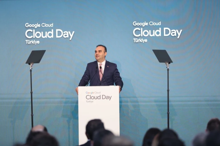 Bakan Kacır: ’’2030’a dek 10 milyar dolarlık veri merkezi ve yapay zeka yatırımını harekete geçireceğiz’’ 