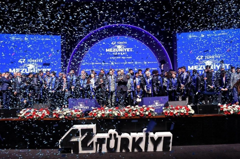 Bakan Kacır: "Bugün 23 yıl öncesine göre bambaşka bir Türkiye var"