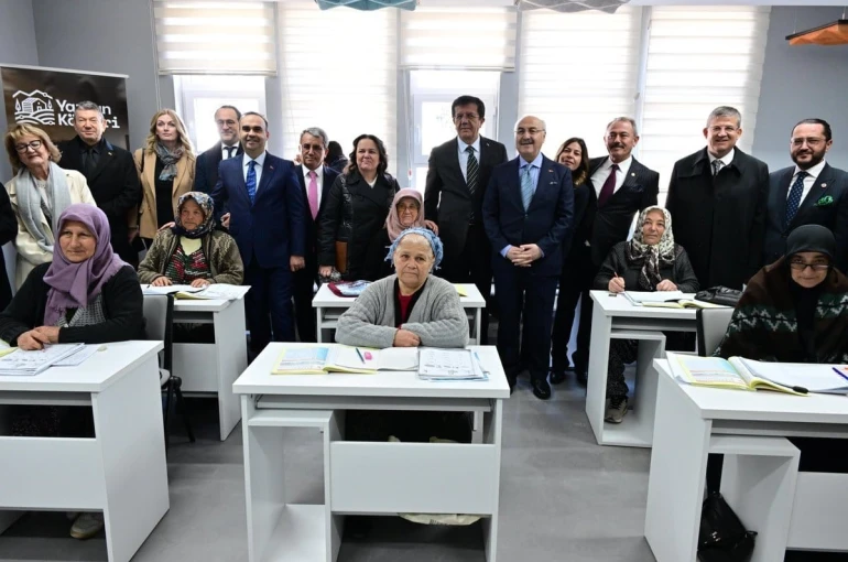 Bakan Kacır: "Dijital merkez, Denizli’nin üretim gücünü küresel ticaretle entegre edecek önemli bir adım" 