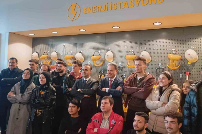 Bakan Kacır, İnönü Üniversitesi’nde Milli Teknoloji Atölyesi’nin açılışını yaptı