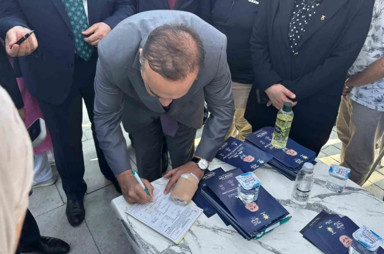 Bakan Kacır, partisine üye kaydı yaptı 