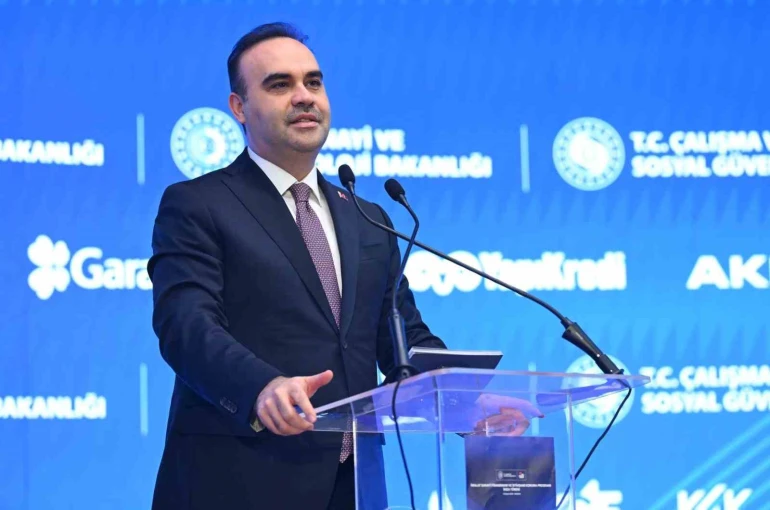 Bakan Kacır: "Sanayi katma değerimiz yüzde 2,9 ile son dört yılın en hızlı artışını kaydetti" 