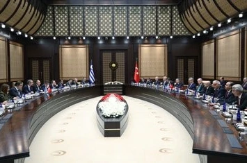 Bakan Kacır, Yunan mevkidaşı Theodorikakos ile bir araya geldi 