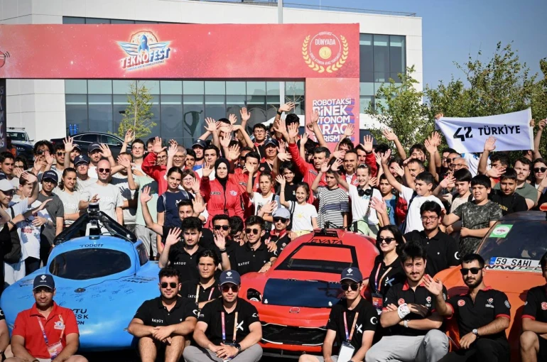 Bakan Kacır’dan TEKNOFEST’e 7’den 77’ye davet: "Bu yıl yeni rakamları TEKNOFEST kuşağıyla birlikte kıracağız" 