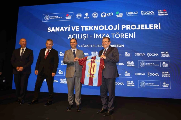 Bakan Kacır’dan Trabzonspor’a Salah teşekkürü