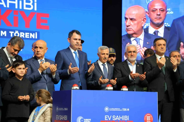 Bakan Kurum’dan CHP Genel Başkanı Özel’e tepki: "Özgür Bey vakit tiyatro vakti değildir" 