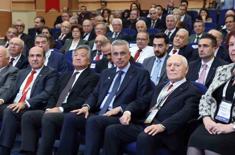 Bakan Memişoğlu: "5 bin nakil ve 149 nakil merkeziyle dünyaya örnek oluyoruz" 