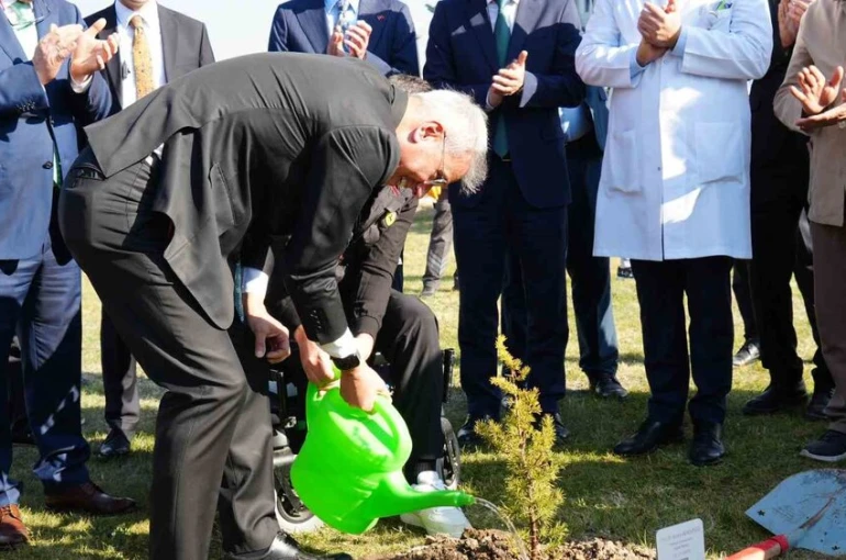 Bakan Memişoğlu: "Esasında her bir ağaç candır, canlıdır. O cana iyi bakmamız gerekir" 