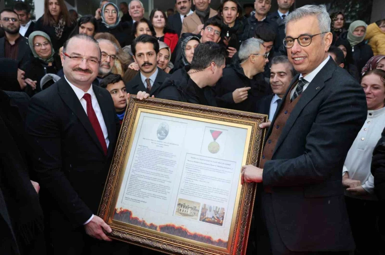 Bakan Memişoğlu ve Rektör Hacımüftüoğlu bir arada: Sağlık yatırımları ve üniversite projelerine tam destek 