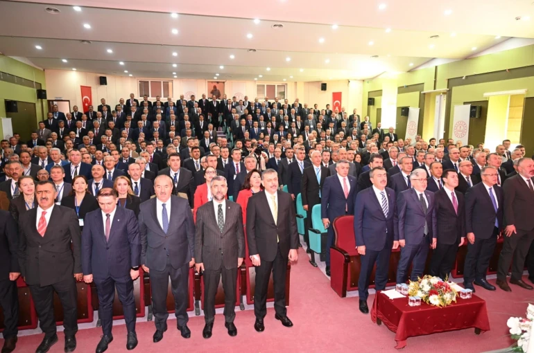 Bakan Tekin: "Biz büyük bir camiayız" 