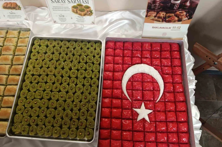 Bakan Tekin: "Bizim işimiz milli birliğimizi, beraberliğimizi güçlendirecek bir eğitim vermek"