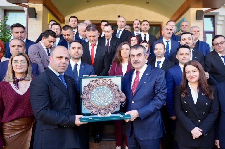 Bakan Tekin'den Özbekistan'da Taşkent Türk Okulu'na ziyaret