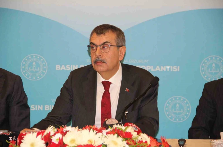 Bakan Tekin: "Hedefimiz 19 Ağustos’ta kazmanın vurulmasını sağlayacak takvimi hayata geçirmek" 