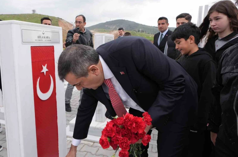 Bakan Tekin: "İçişleri Bakanlığımız, bütün okullarımızda çocuklarımızın güvenli bir biçimde eğitimlerine devam etmesi için çalışmalarını devam ettiriyor"