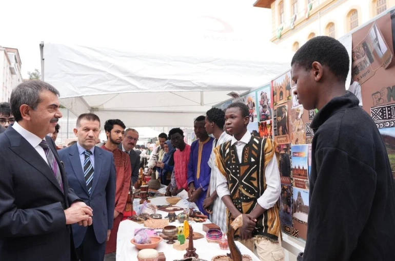 Bakan Tekin: "İmam hatip okullarını uluslararası bir marka haline getirelim" 