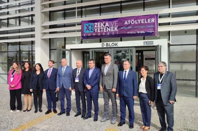 Bakan Tekin, ODTÜ’de zeka ve yetenek atölyelerini yerinde inceledi 