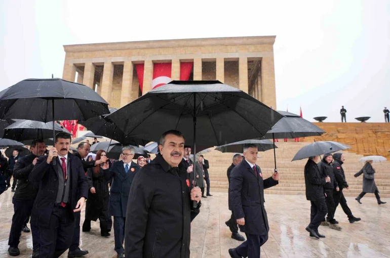 Bakan Tekin, öğrencilerle Anıtkabir’i ziyaret etti