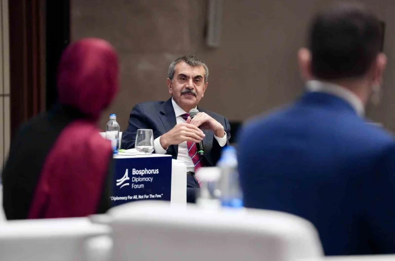 Bakan Tekin: " Ramazan ayı etkinliklerini yaptığımız için bizi gerici, sapkın bir azınlık diye tanımladılar"