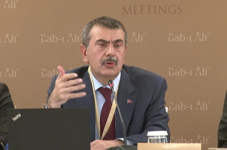 Bakan Tekin: "Sınavlarda yapay zeka destekli açık uçlu sorular olacak"