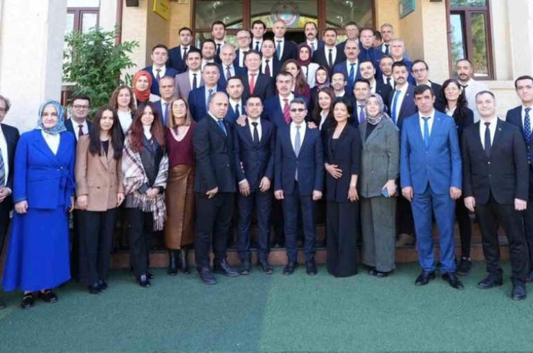 Bakan Tekin’den Özbekistan’da Taşkent Türk Okulu’na ziyaret 