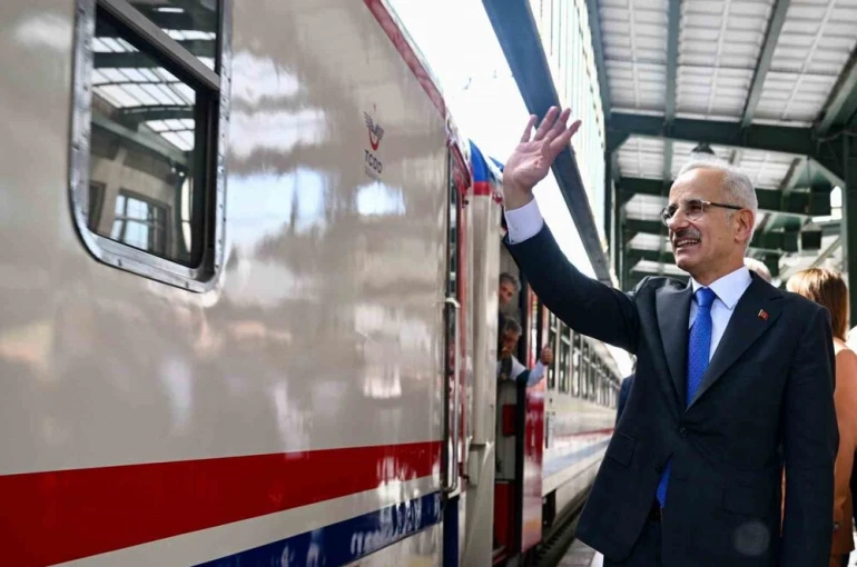 Bakan Uraloğlu: "2025-2026 kış sezonu seferleri 22 Aralık’ta başlayacak, 1 Mart 2026 tarihine kadar devam edecek" 