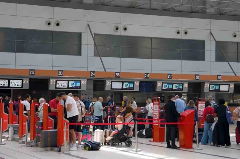 Bakan Uraloğlu: "Antalya Havalimanımızın yıllık yolcu kapasitesini 35 milyondan 82 milyona yükselttik" 