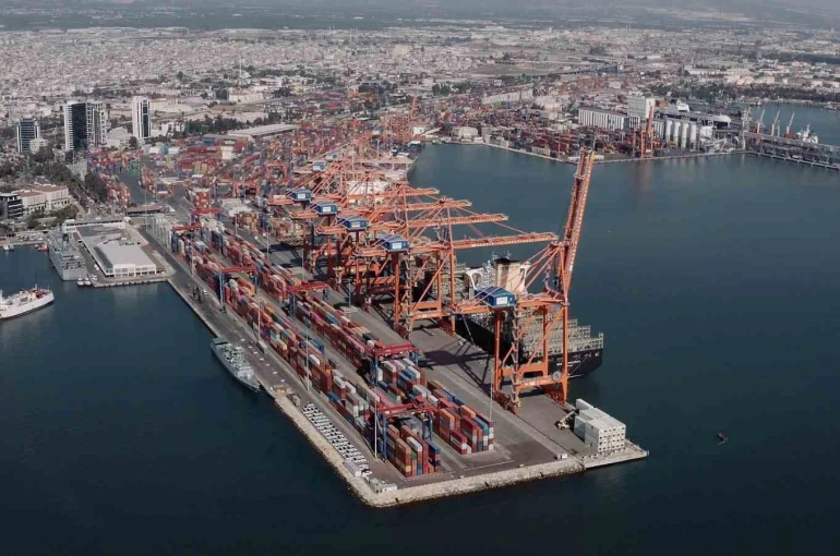 Bakan Uraloğlu: "Aralık ayında 49,8 milyon ton yük elleçlendi" 