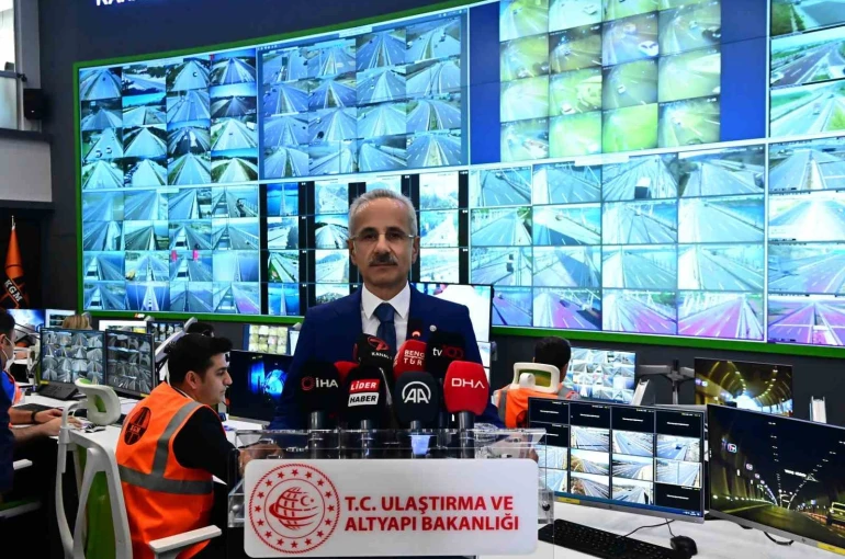 Bakan Uraloğlu: "AUS Merkezimizde bayram trafiğini anlık olarak takip edeceğiz"