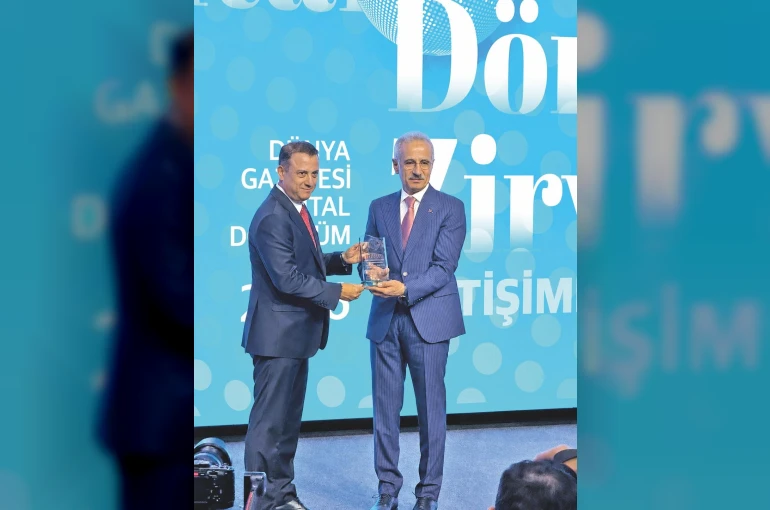 Bakan Uraloğlu Dönüşüm Zirvesi’nde açıkladı: "5G abone sayısı İki buçuk ayda 40 milyonu aştı" 