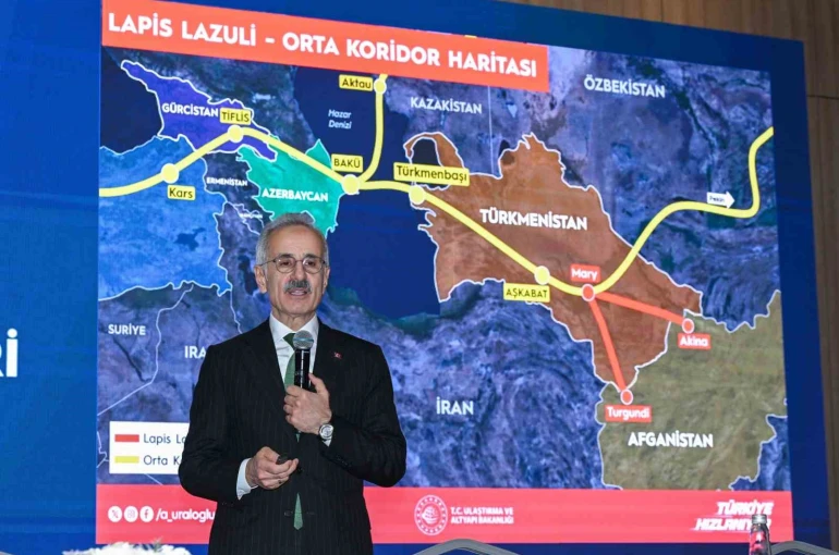 Bakan Uraloğlu: "Gerek otoyollarda gerekse de bir kısım yollarda artık ağır bakımlar da yapmaya başladık" 