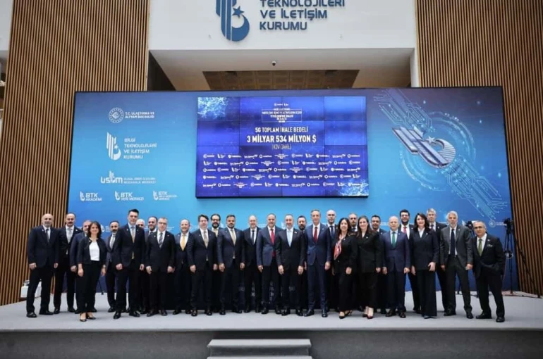 Bakan Uraloğlu: "Türkiye'yi iletişimde ileriye taşıyacak 5G ihalemizi gerçekleştirdik"
