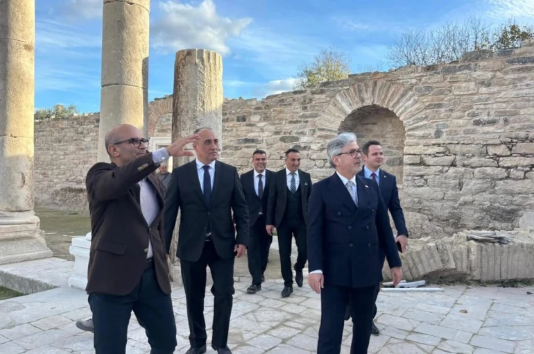 Bakan Yardımcısı Yelkenci, Stratonikeia Antik Kenti’ni gezdi 