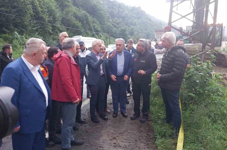 Bakanlar Uraloğlu ve Bak Rize’de sel bölgesinde 
